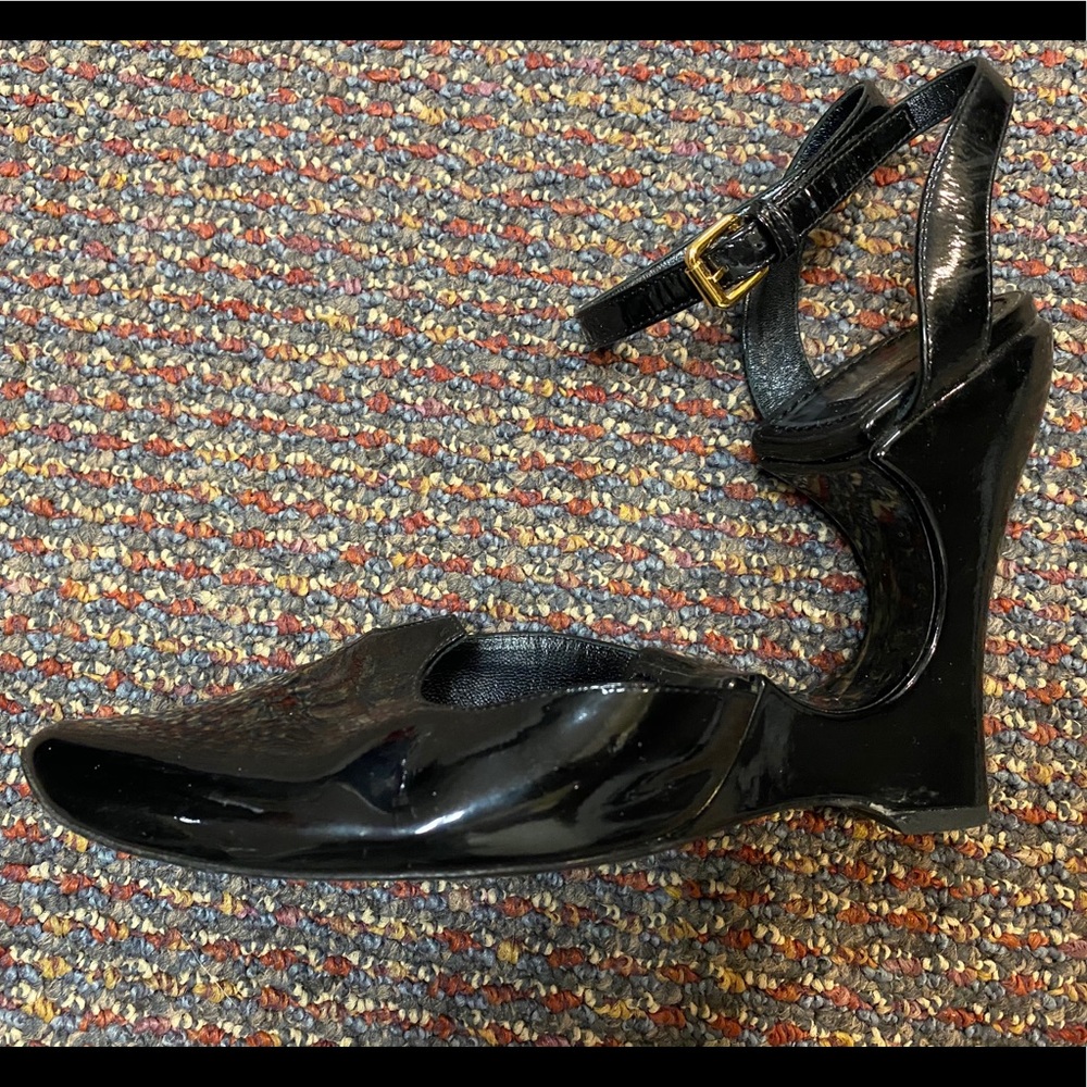 Louis Vuitton Arch Less heels